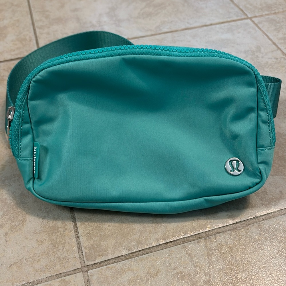 Lululemon Everywhere Belt Bag 1L - Paradise Green